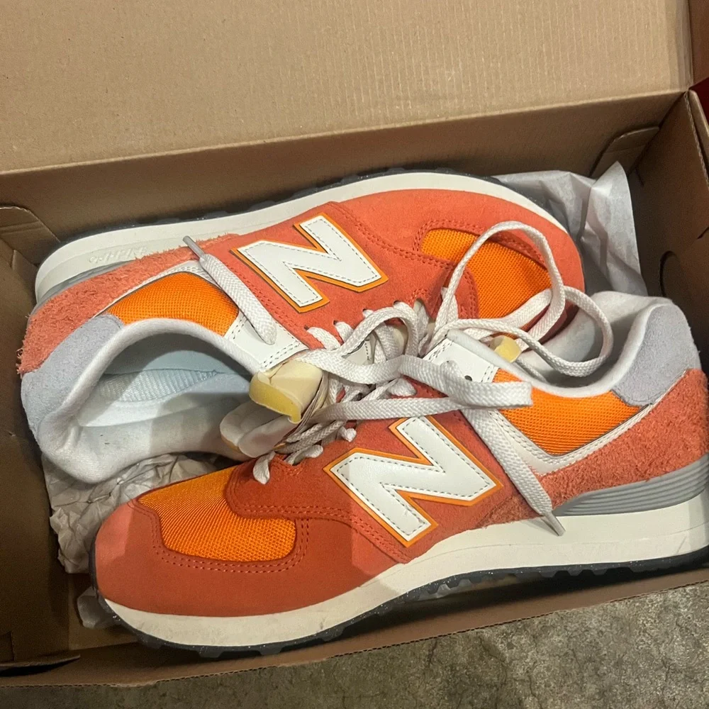 Brand NEW l…New Balance Orange Sneakers size 9. Beautiful and very comfortable. - Picture 5 of 6